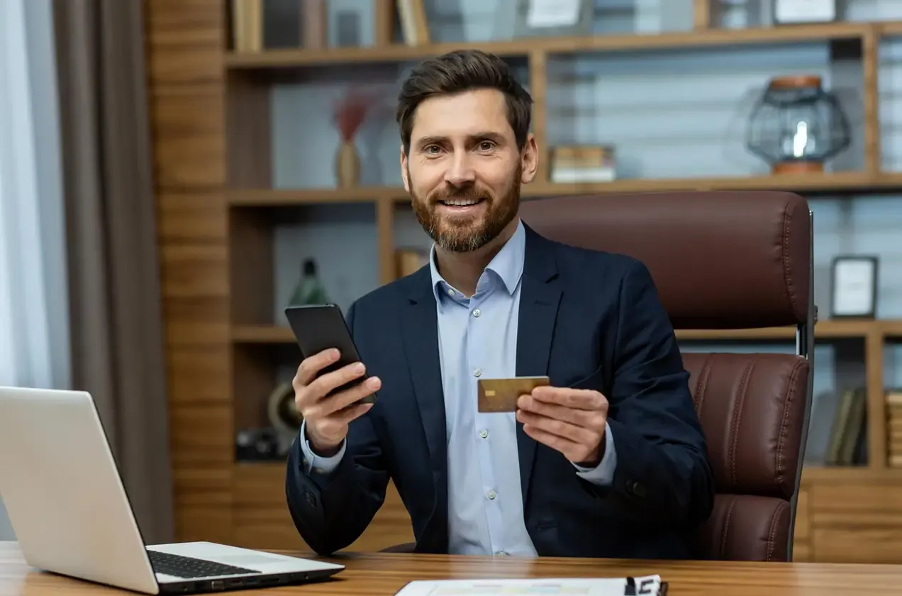 Digital Wallets vs Traditional Banking in 2025