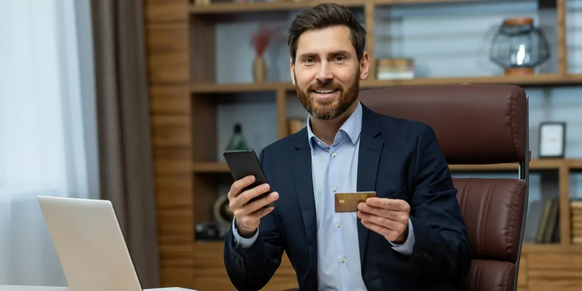 Digital Wallets vs Traditional Banking in 2025